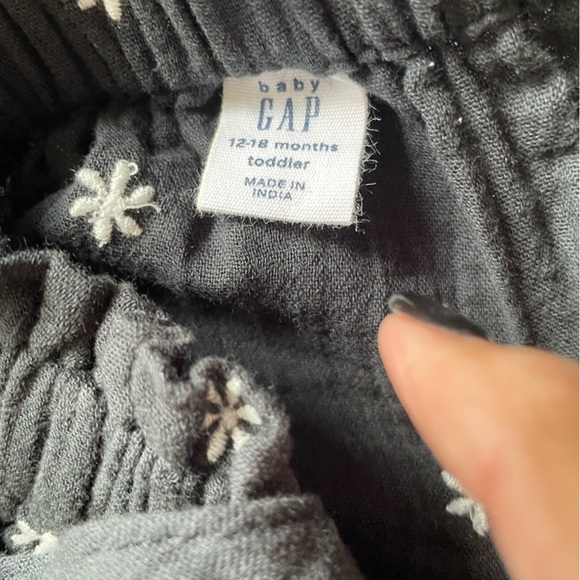 #190, GAP matching set of shorts and top w/embroidery, size 12-18 mo - Picture 4 of 4